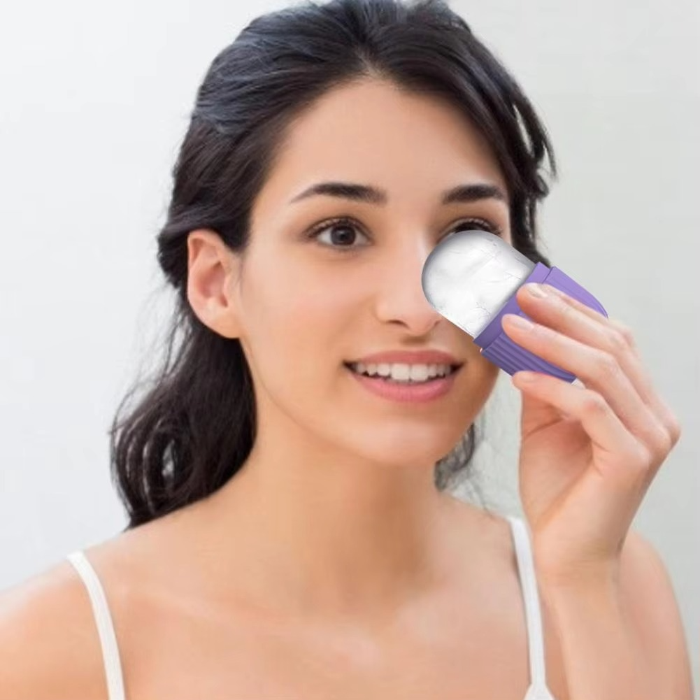 Ice Cube Roller With Scrub – Random Color